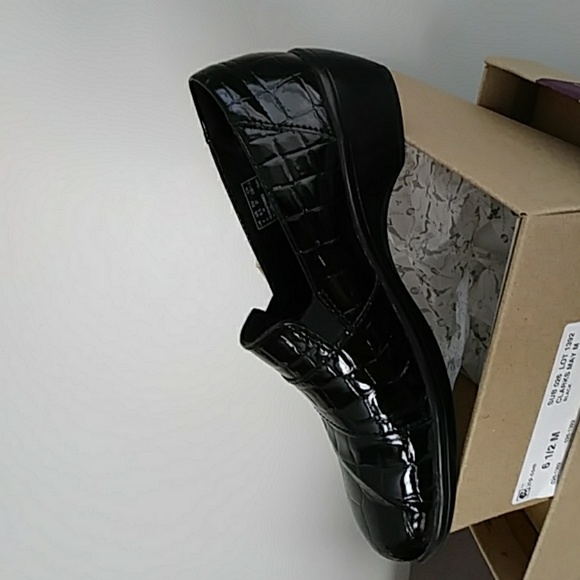 Croc Slip on shoes - Picture 3 of 3